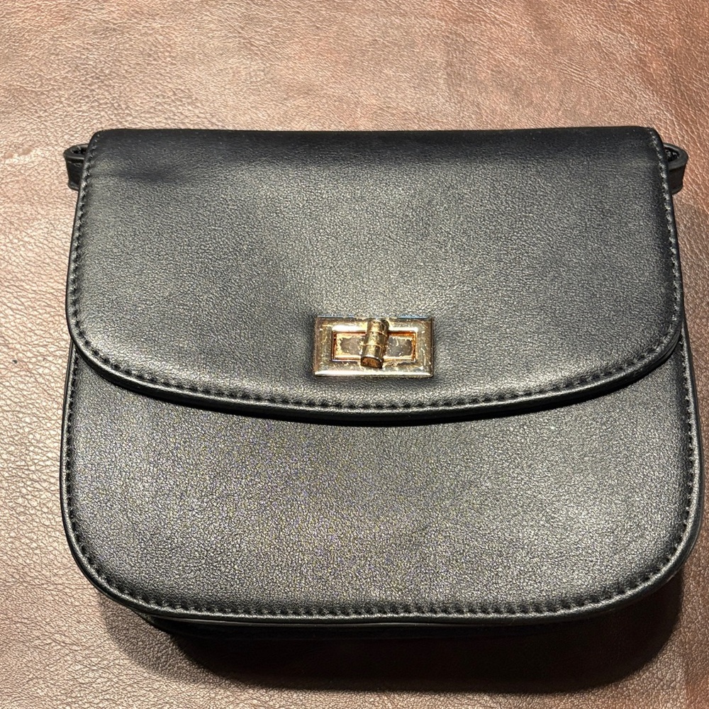 Elegant Black Leather Crossbody Bag